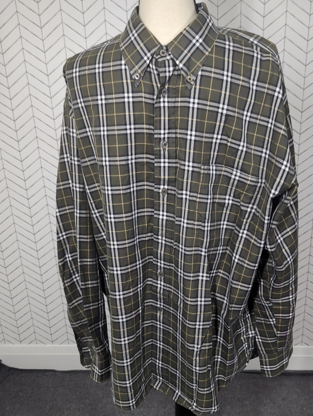 Burberry Shirt Men's Extra Large Olive Green Plaid Button-Down Old Money Career